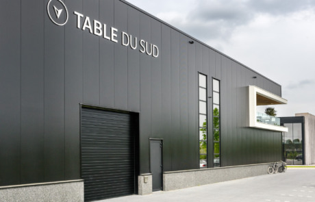 Stijlvolle bedrijfsdeuren bij Table du Sud | Deurtechnieken.nl