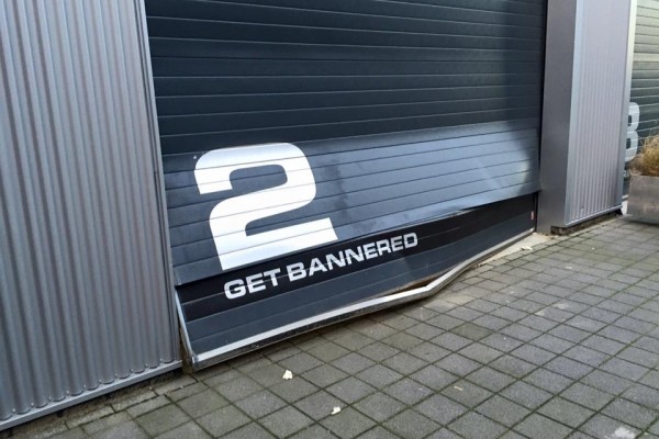 Aanrijschade bedrijfsdeur | Deurtechnieken.nl Aanrijschade bedrijfsdeur | Deurtechnieken.nl