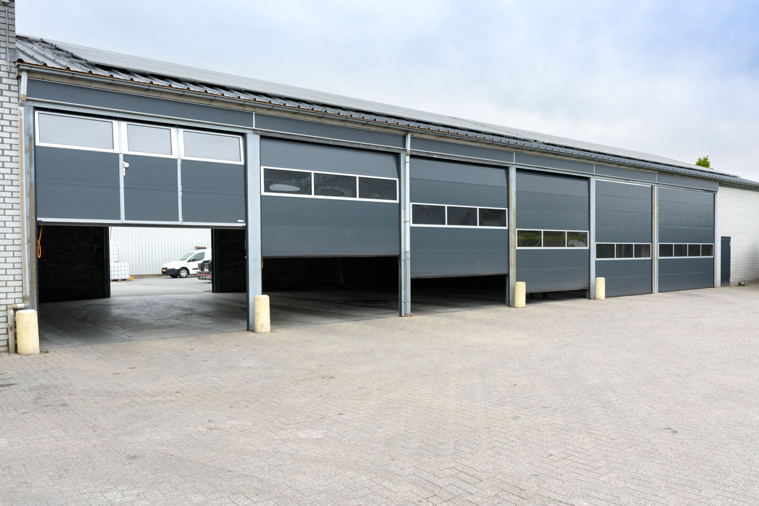 Industriele Bedrijfsdeur Umbra met beglazing | Deurtechnieken.nl Industriele Bedrijfsdeur Umbra met beglazing | Deurtechnieken.nl