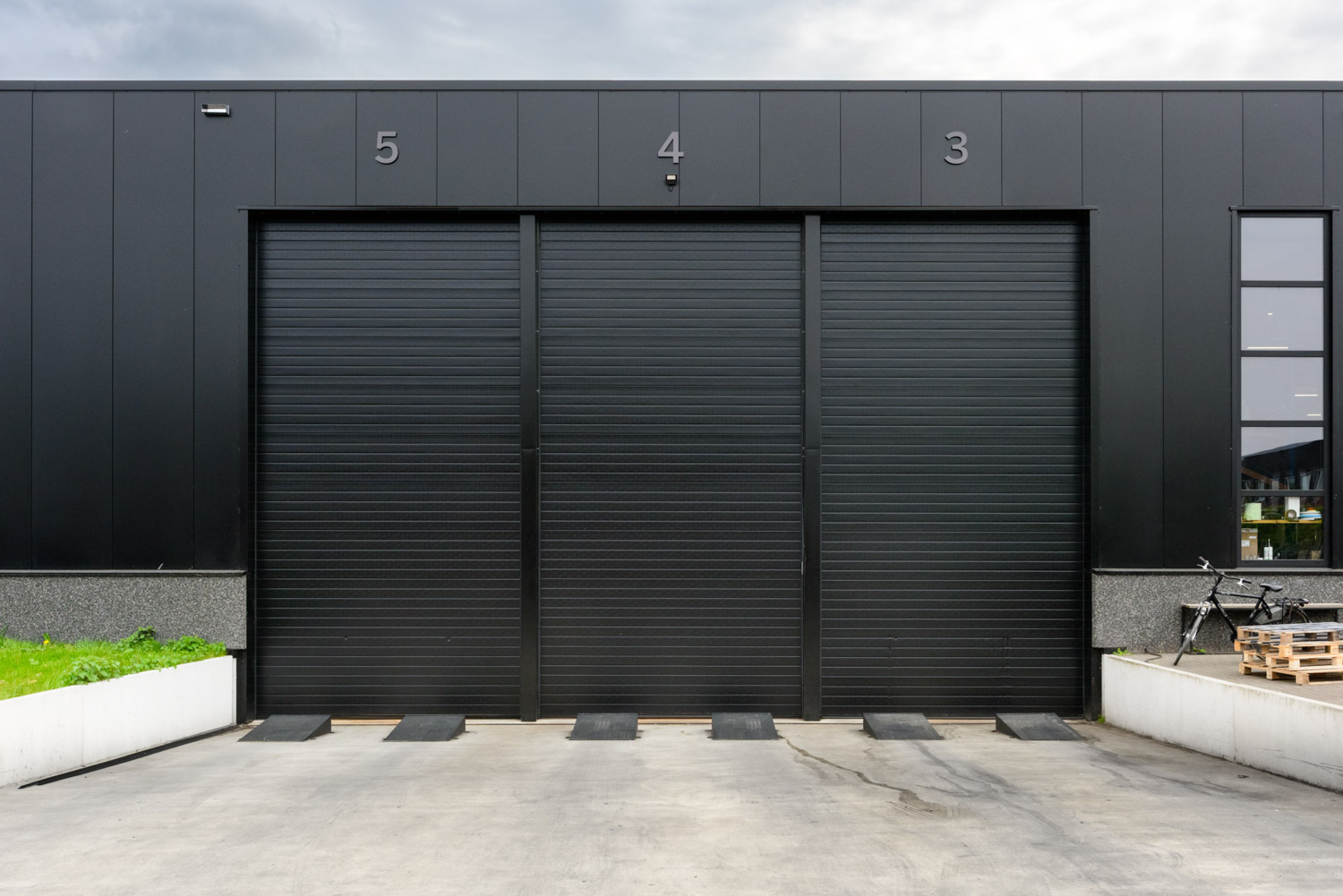 Industriele Bedrijfsdeur Umbra met beglazing | Deurtechnieken.nl Industriele Bedrijfsdeur Umbra met beglazing | Deurtechnieken.nl