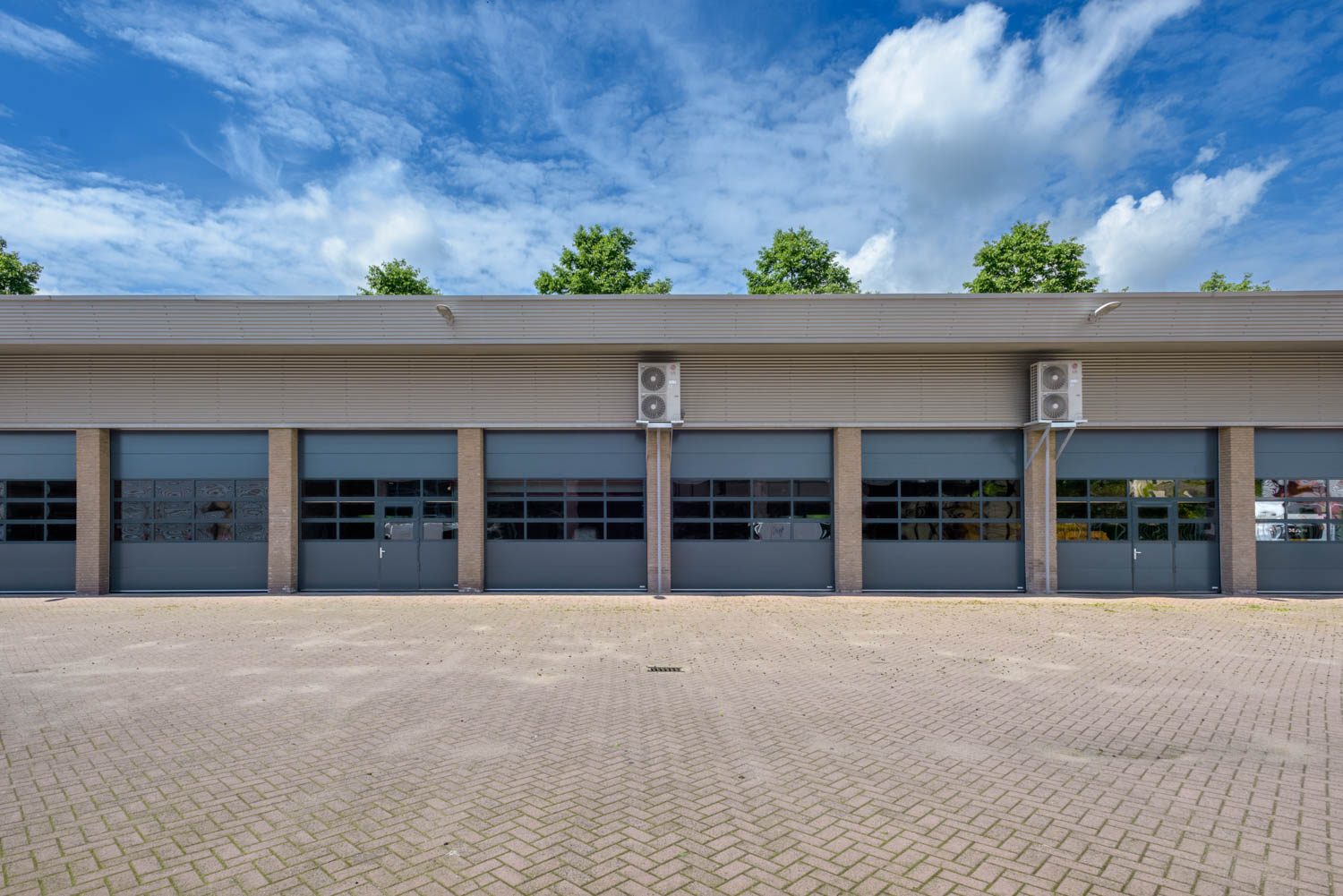 Bedrijfsdeuren bij gemeentewerf in Best