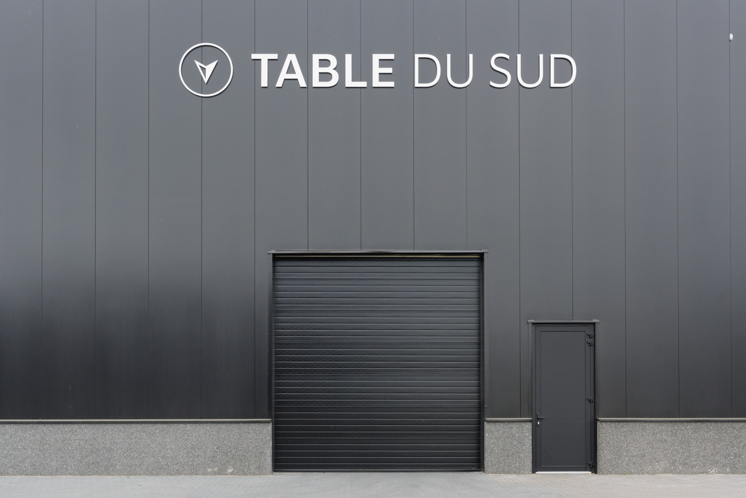 Stijlvolle bedrijfsdeuren Table Du Sud in Heeze