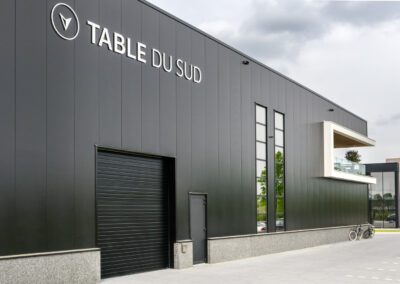 Bedrijfsdeuren van Deurtechnieken Brabant rondom de panden van Table du Sud in Heeze | Deurtechnieken.nl