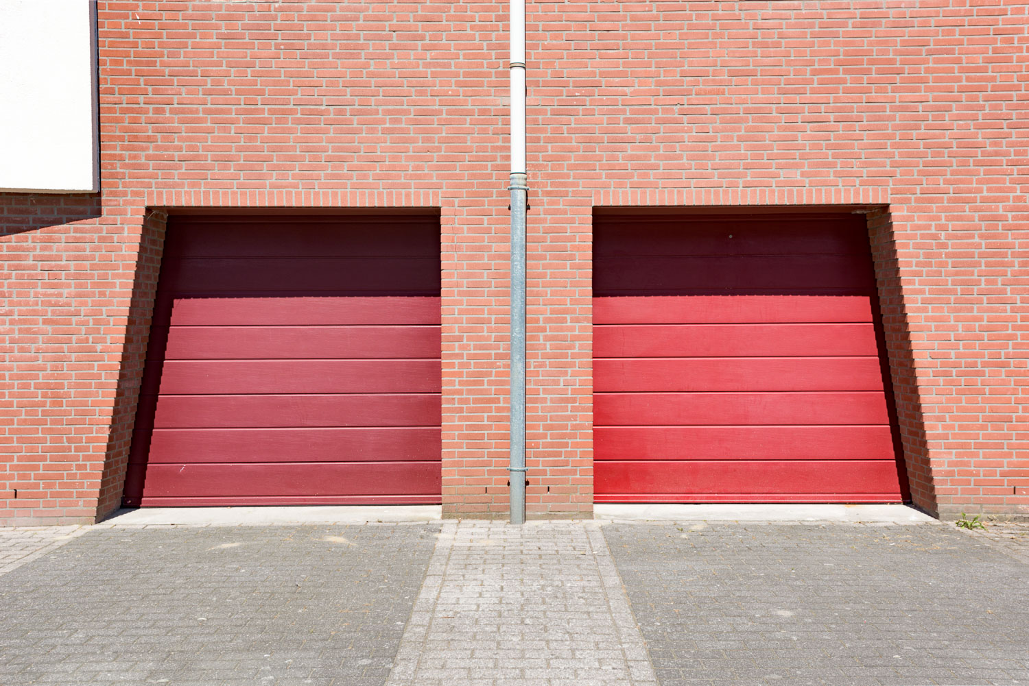VvE met gekleurde garagedeuren02 VvE met gekleurde garagedeuren | Deurtechnieken.nl